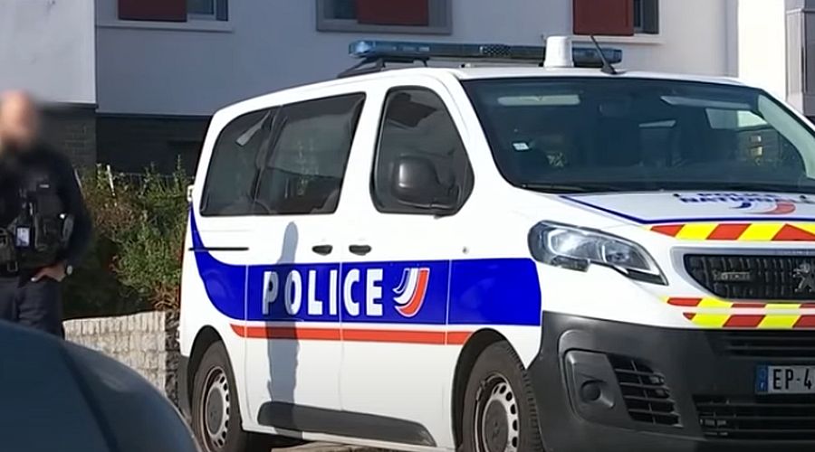 Четирима непълнолетни са ранени при нападение с брадва във влак